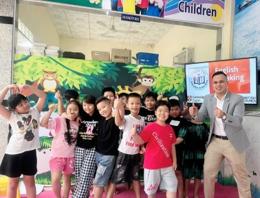 Hành trình "English in the Real World": Khi học viên Nhân Trí tự tin giao tiếp cùng khách quốc tế